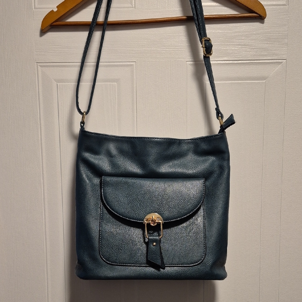 Teal Shoulder Bag, Crossbody, Adjustable Straps, 3 Large Interior Pockets.